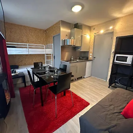 Le Chaleureux Cocon Rouge Apartment *
