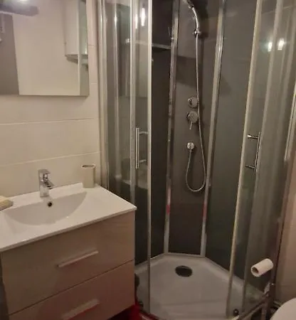 Le Chaleureux Cocon Rouge Apartment *